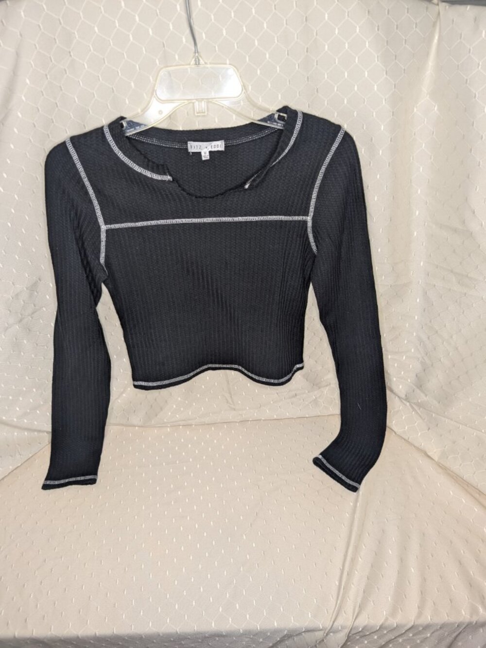 Black long sleeve crop top